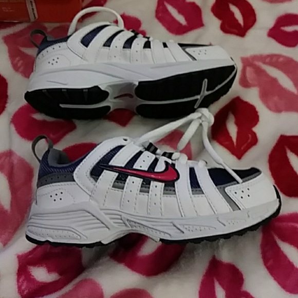 Children's Nike - Picture 3 of 8